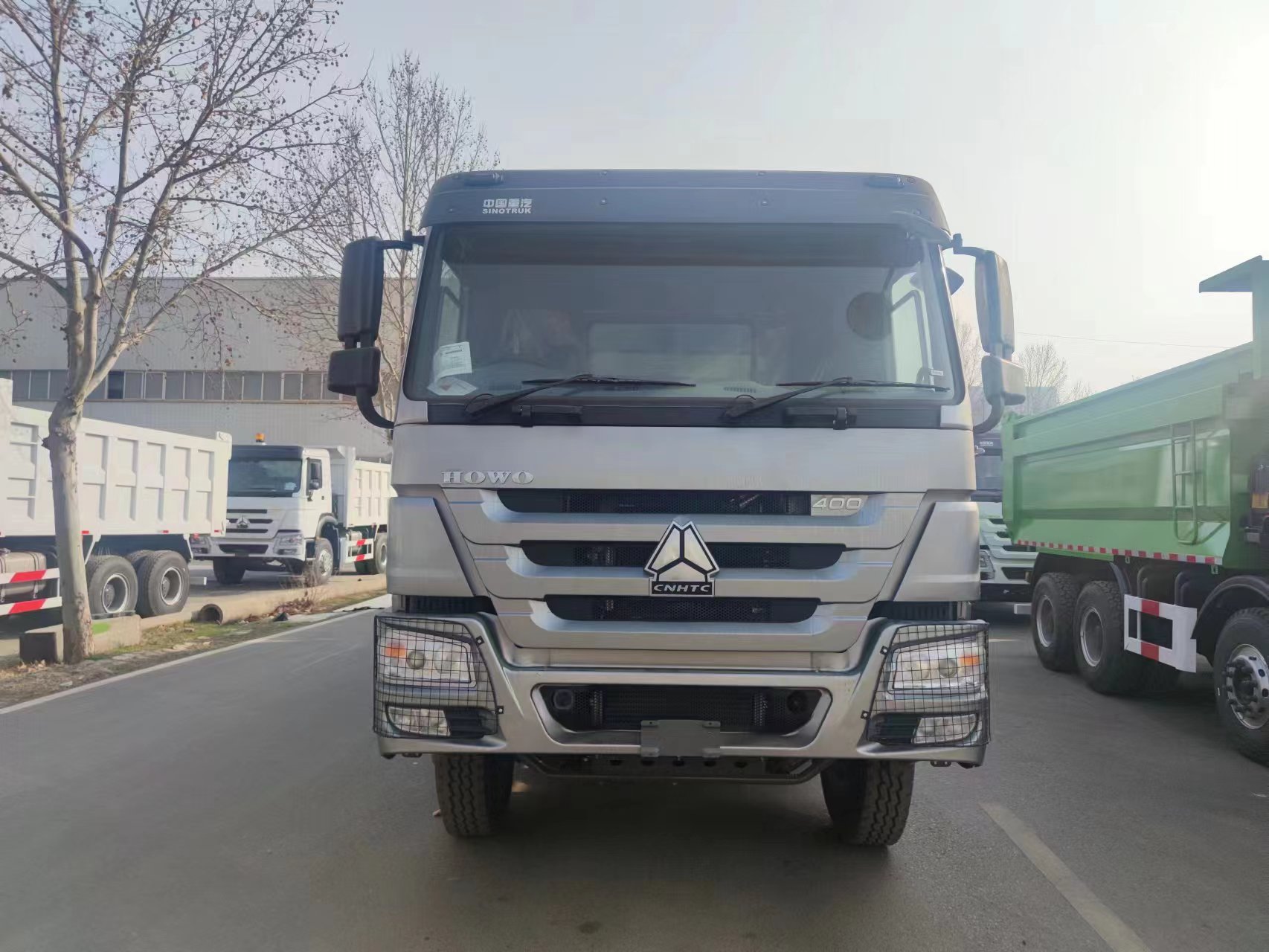 Heavy-duty Segement RHD SINO TRUCK HOWO 400HP 16 wheeler 8x4 Dump Truck Tipper Dumper