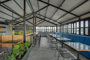 Wholesale Prefab Insulated Commercial Steel Building Restaurant Steel Structural Building from china suppliers