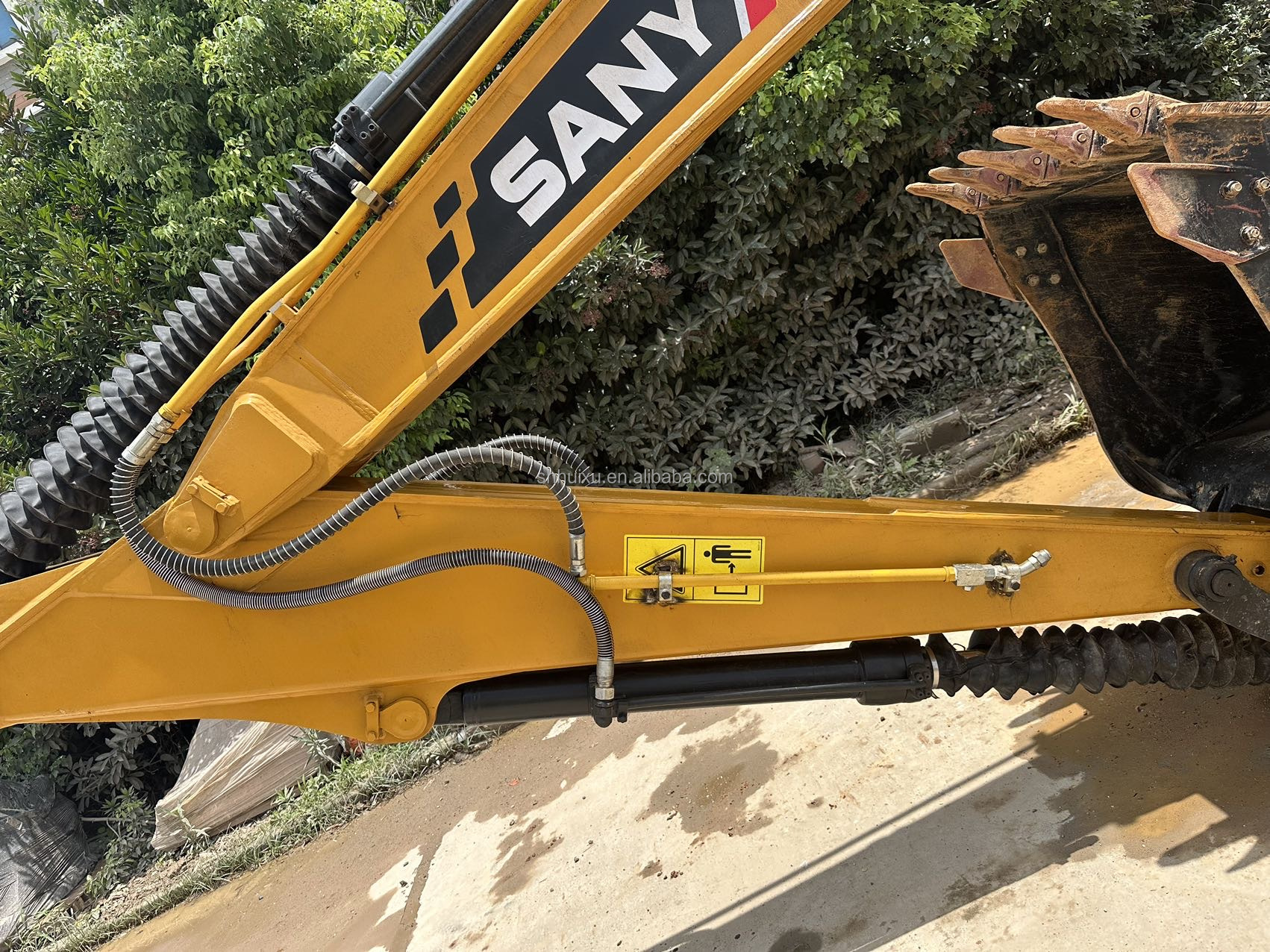 Chinese Excavator Sany 135 Used Sany Excavator 13 Ton Cummins Engine Yellow