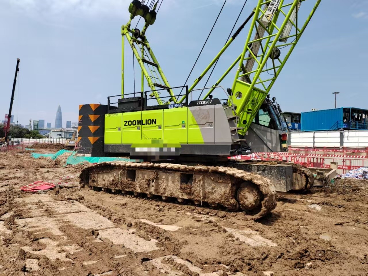 Energy Efficient 85Ton ZCC850V Lattice Boom Crane Safe Operation at Maximum Lifting Height 46m