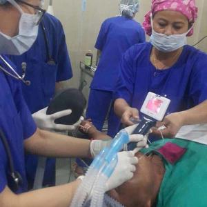 Wholesale Battery Portable Video Laryngoscope For Adult / Pediatic / Neonate 640*480 Resolution from china suppliers