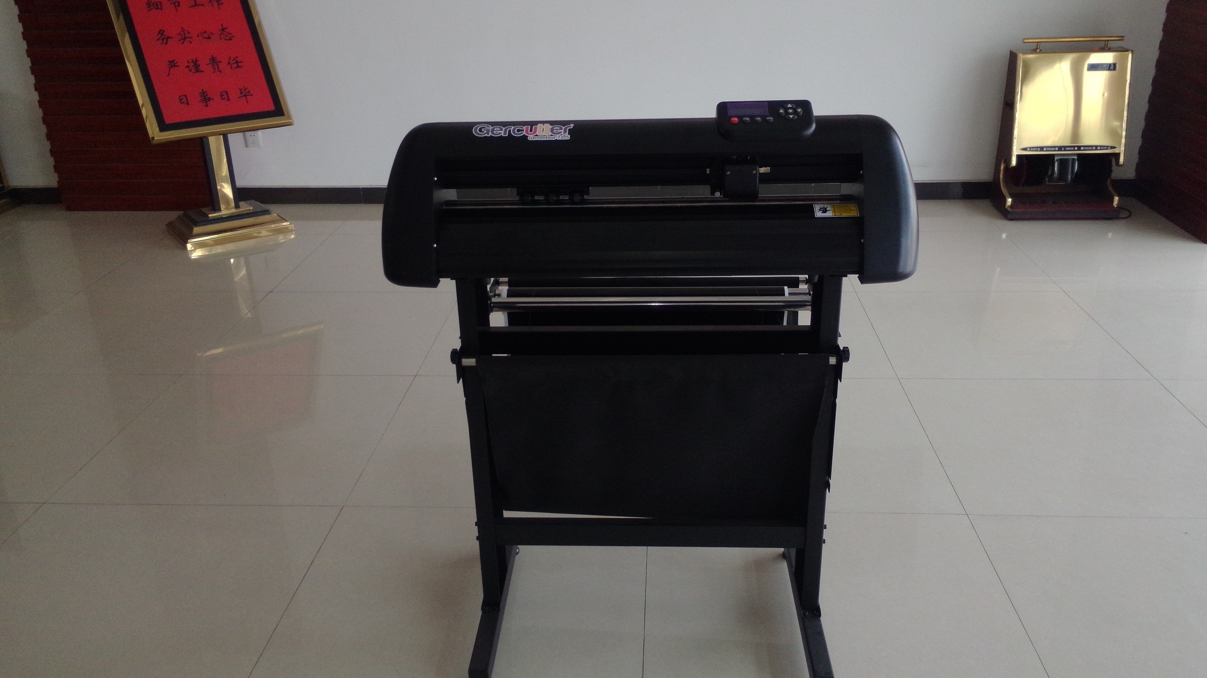HBCS Sticker Servo Cutting Plotter , Vinyl Lettering Cutter 4M Buffer capacity