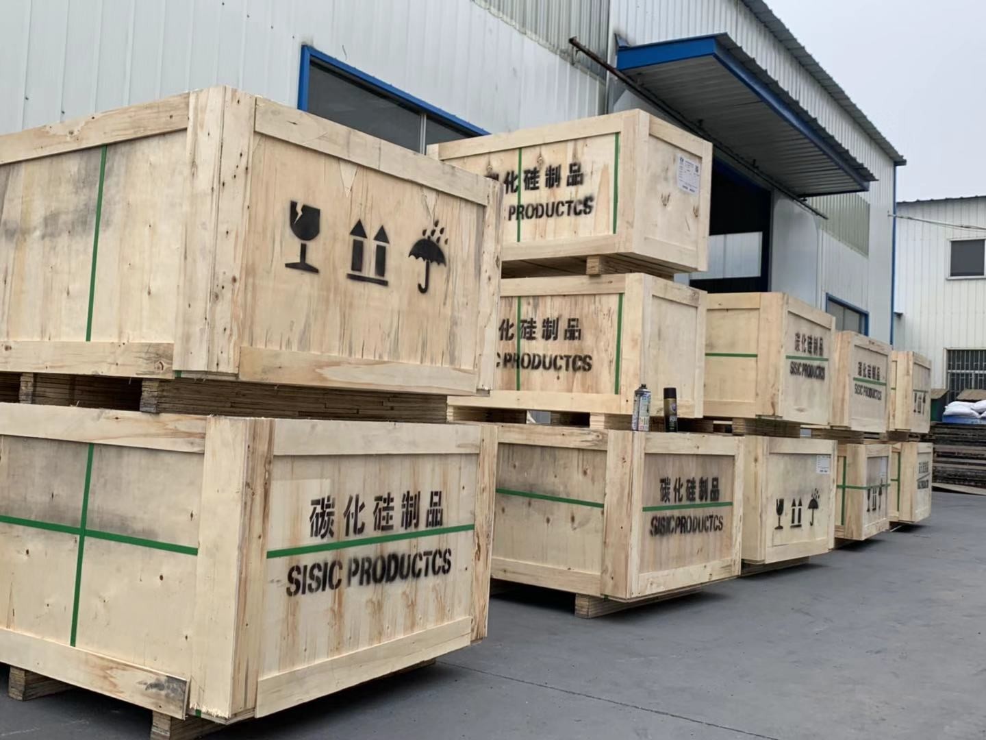 ISO9001 Silicon Carbide Pipe / Sleeve / Tube Good Thermal Conductivity