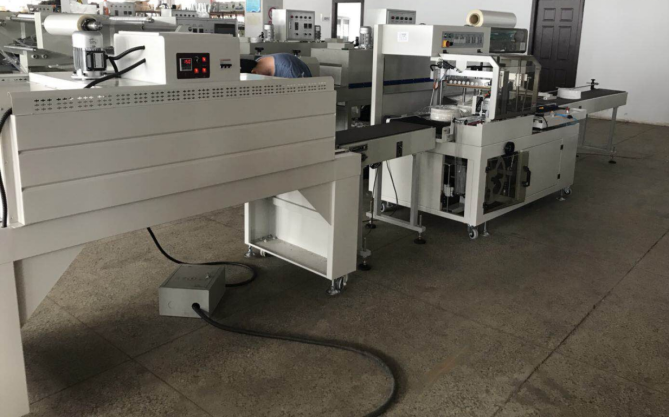 Fully Automatic tissue paper hot shrink wrapping machine packaged