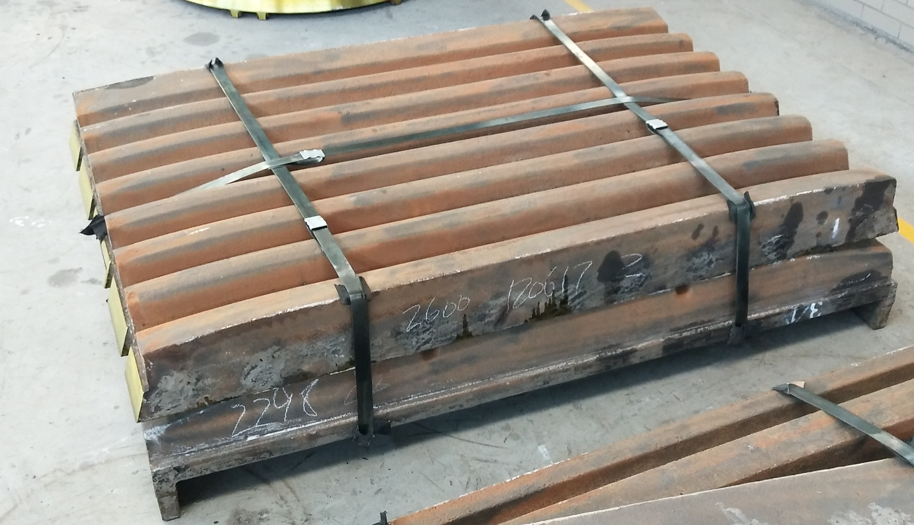 Australia cone/jaw crusher spare parts used for mining 