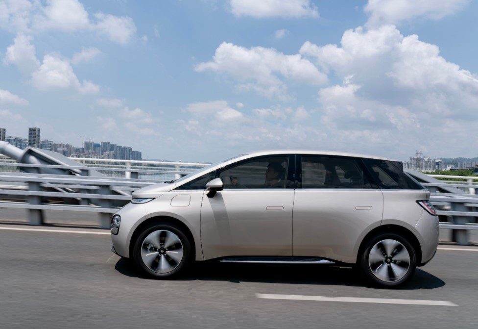 Wuling Baojun Yunduo Cloud 5 Seat Hatchback Energy Vehicle with 360km Range Pure Electric Car and 5-door Body Structure
