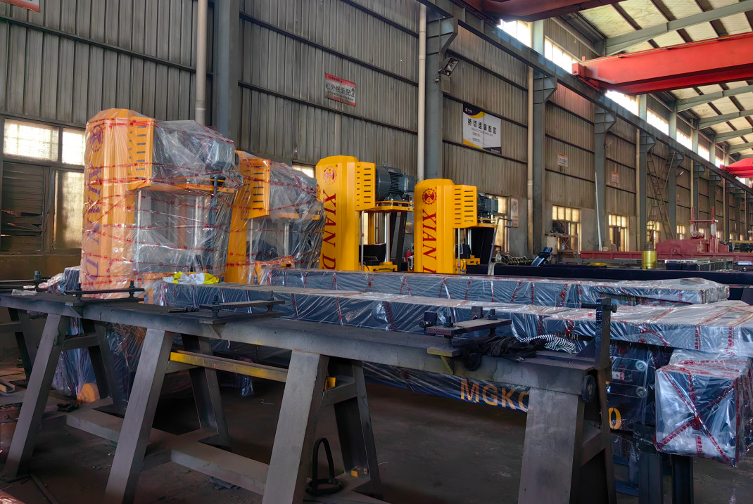 Create 450/600 Bridge Saw Cutting Machine With CNC Control And Safety Features