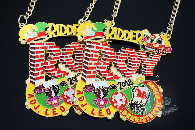Bespoke Carnival Metal Award Medals Medallion Shiny Brass Plating With Chain