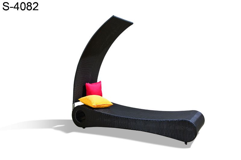 Optional Antique Canopy Bed Outdoor Luxury Rattan Sun Loungers 100% Handwoven Production for Beach Lounging