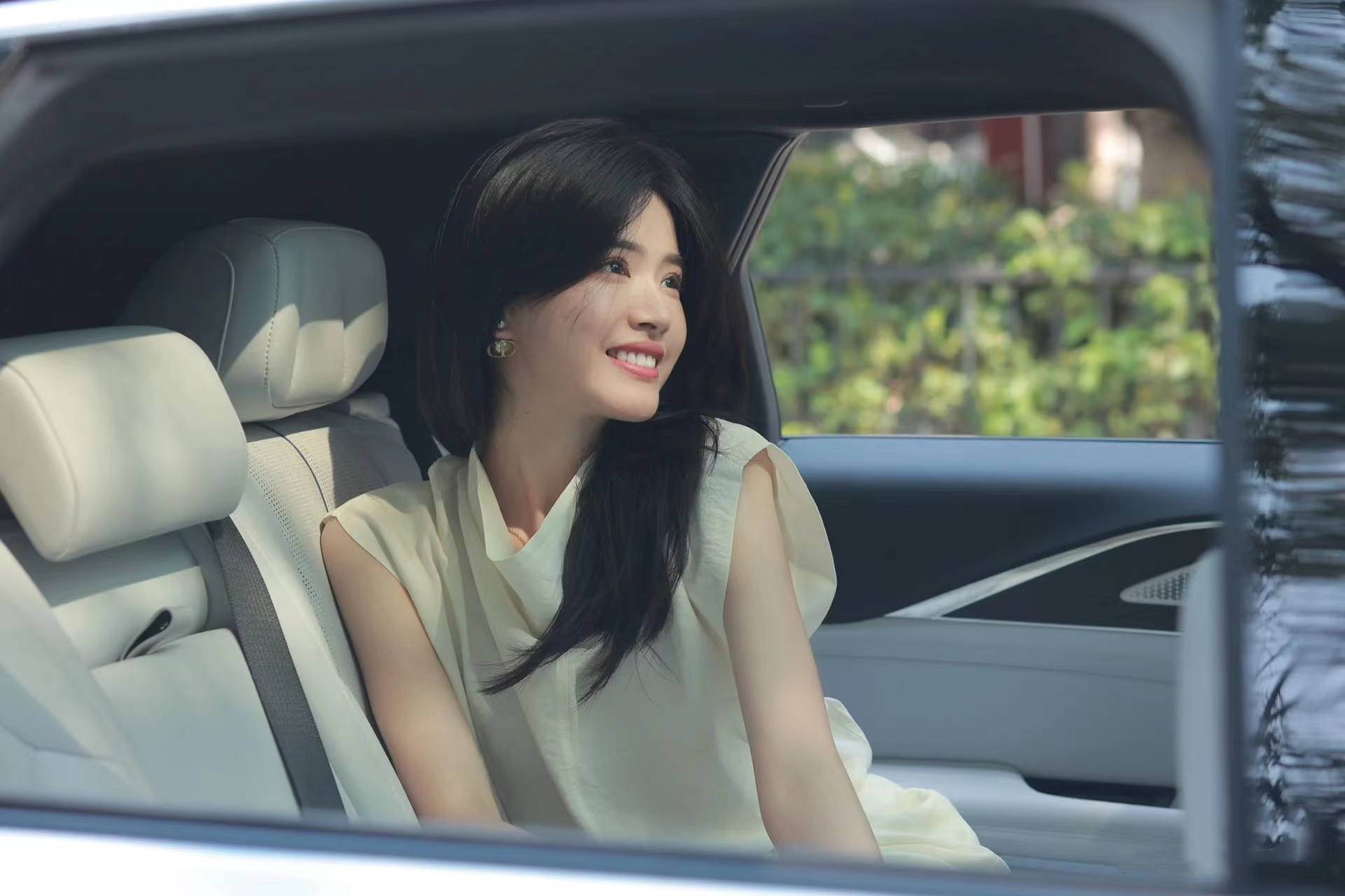LYRIQ Ca-dillac Electric Super Car 653km Endurance 0.67h Fast Charging Open Sunroof Luxury and Performance Combined