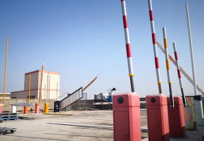 100% Duty Cycle Auto Reversing Parking Gate Barrier straight folding