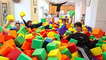 Indoor Trampoline Park Equipment , Kids Exercise Trampoline Easy Installation