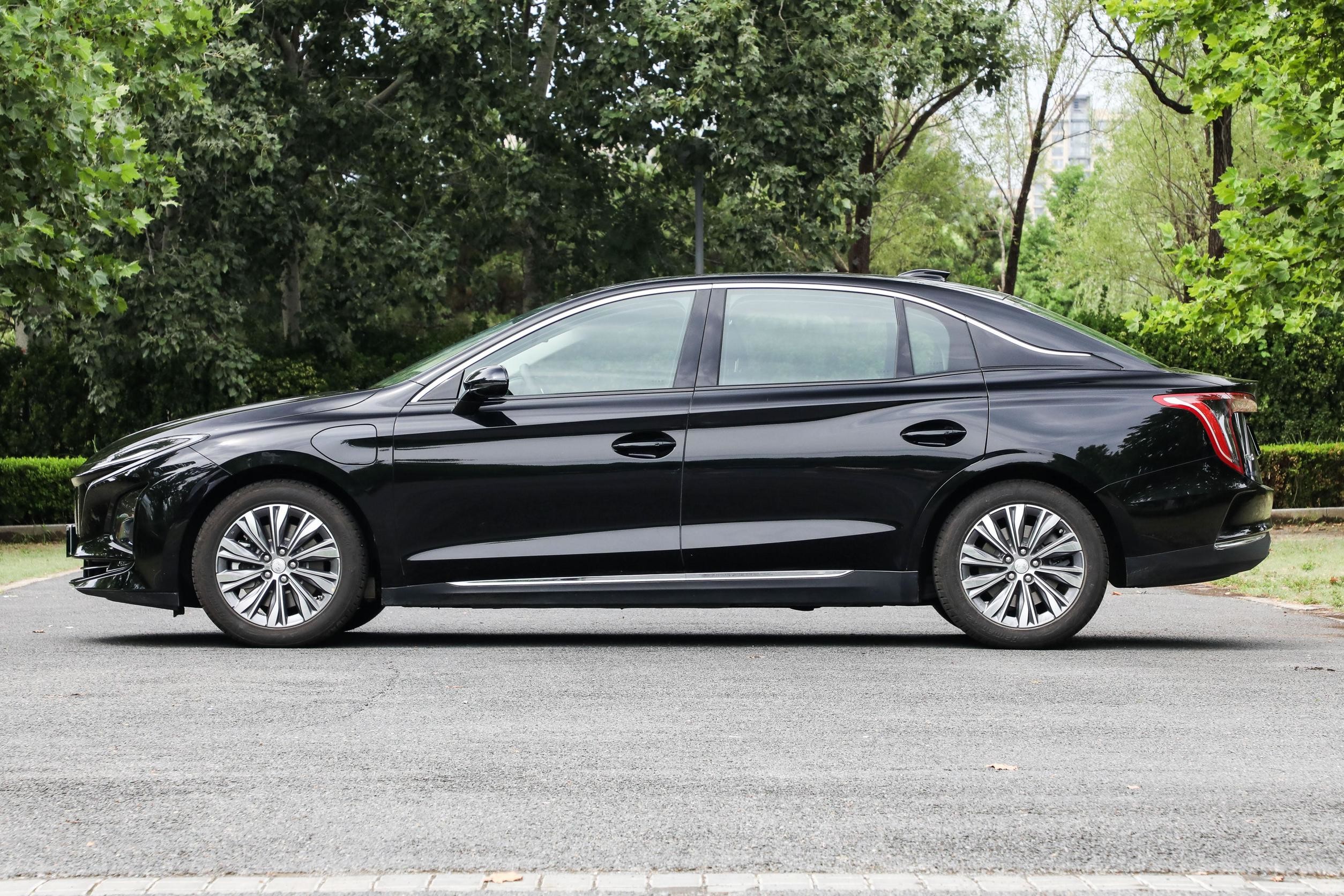 Left Hand Luxury Electric Vehicles SUV Hongqi New Energy E-QM5 431km High Speed