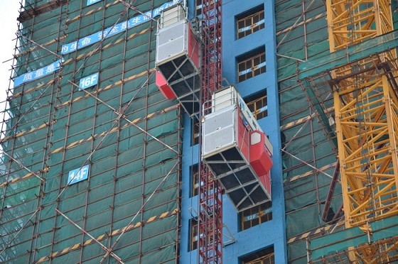 Double cages mid-speed with Rack and Pinion Building Hoist/ 2000kgs Load with Inverter and hot galvanized mast