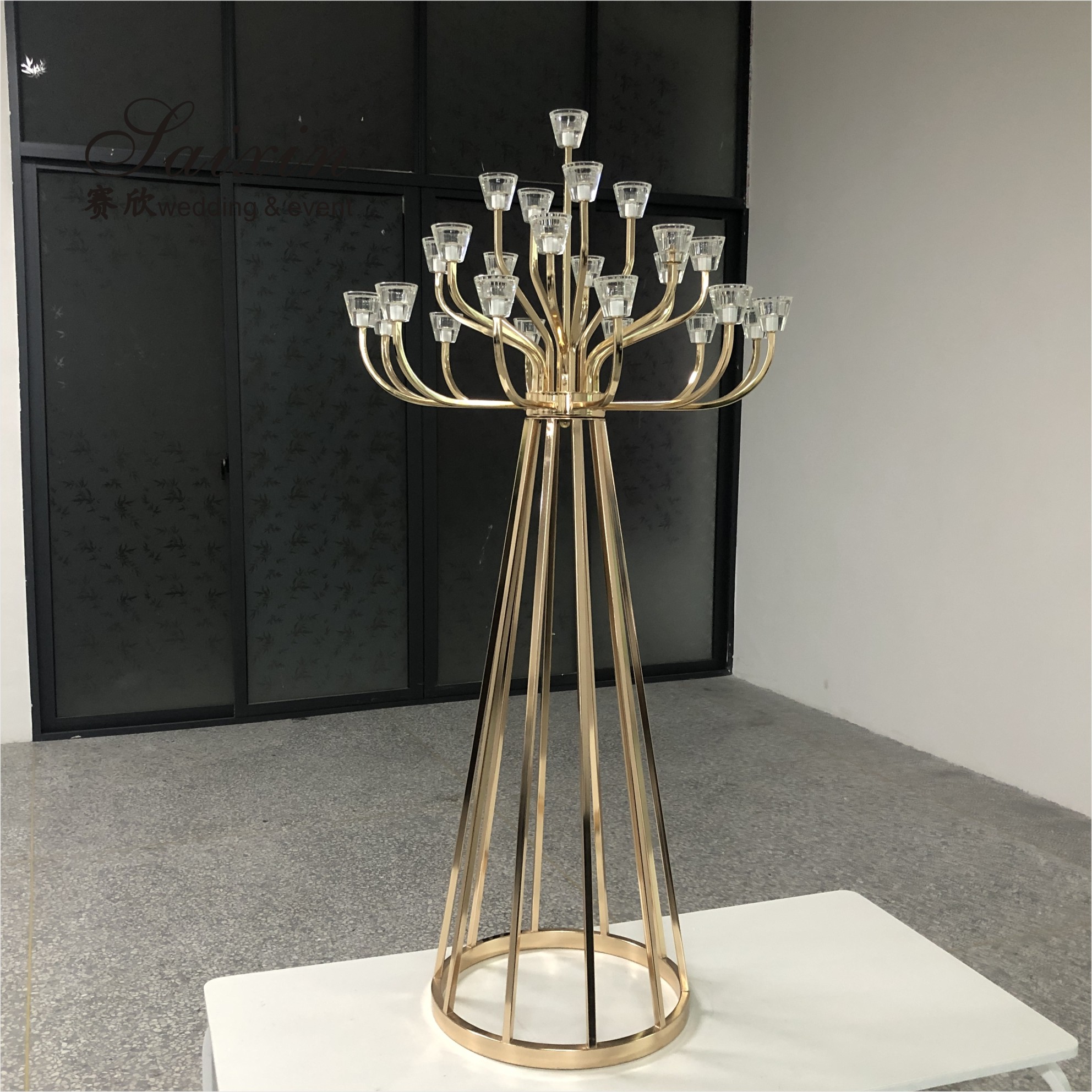 Circle Metal And Crystal Candelabra 10 Arms 3 Arm Gold Wedding Centerpieces
