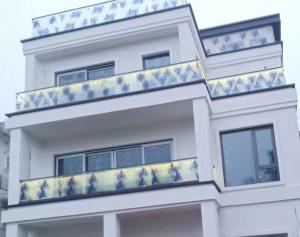 Wholesale Grey Aluminum U Channel Glass Railing 10mm Thick Frameless Glass Balustrade from china suppliers