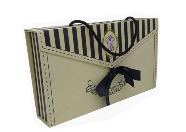 Retail Square Luxury Rigid Gift Boxes With Handles Cardboard Keepsake Box
