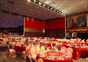 Wholesale Stackable Acoustic Partitions , Folding Internal Doors , Restaurant Movable Partitions from china suppliers