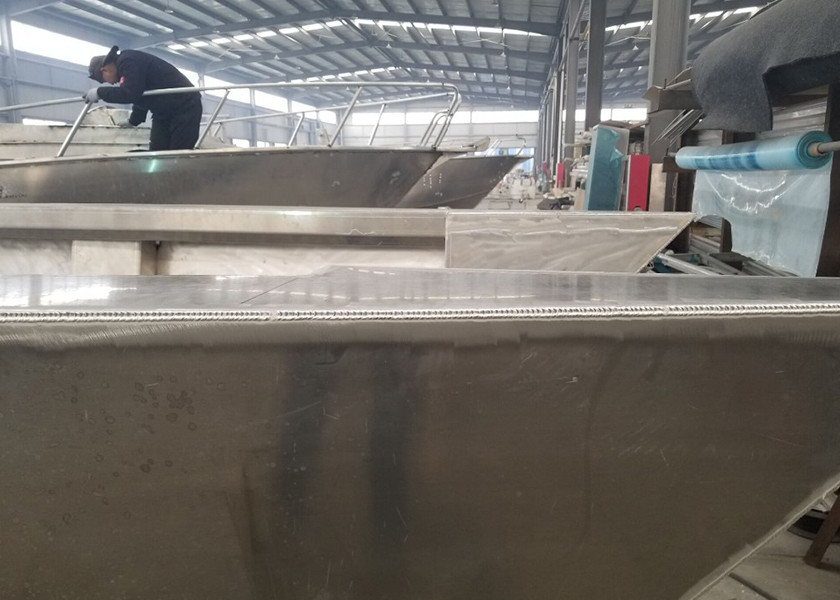 22ft Length Aluminum Fishing Boats 2.45m Beam With Enclosed Windshield