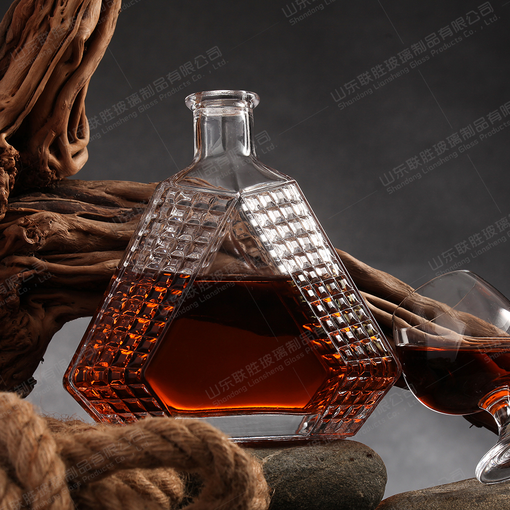 Customized Logo Acceptable Triangle Glass Gin Rum Wine Bottle with Honeycomb Pattern