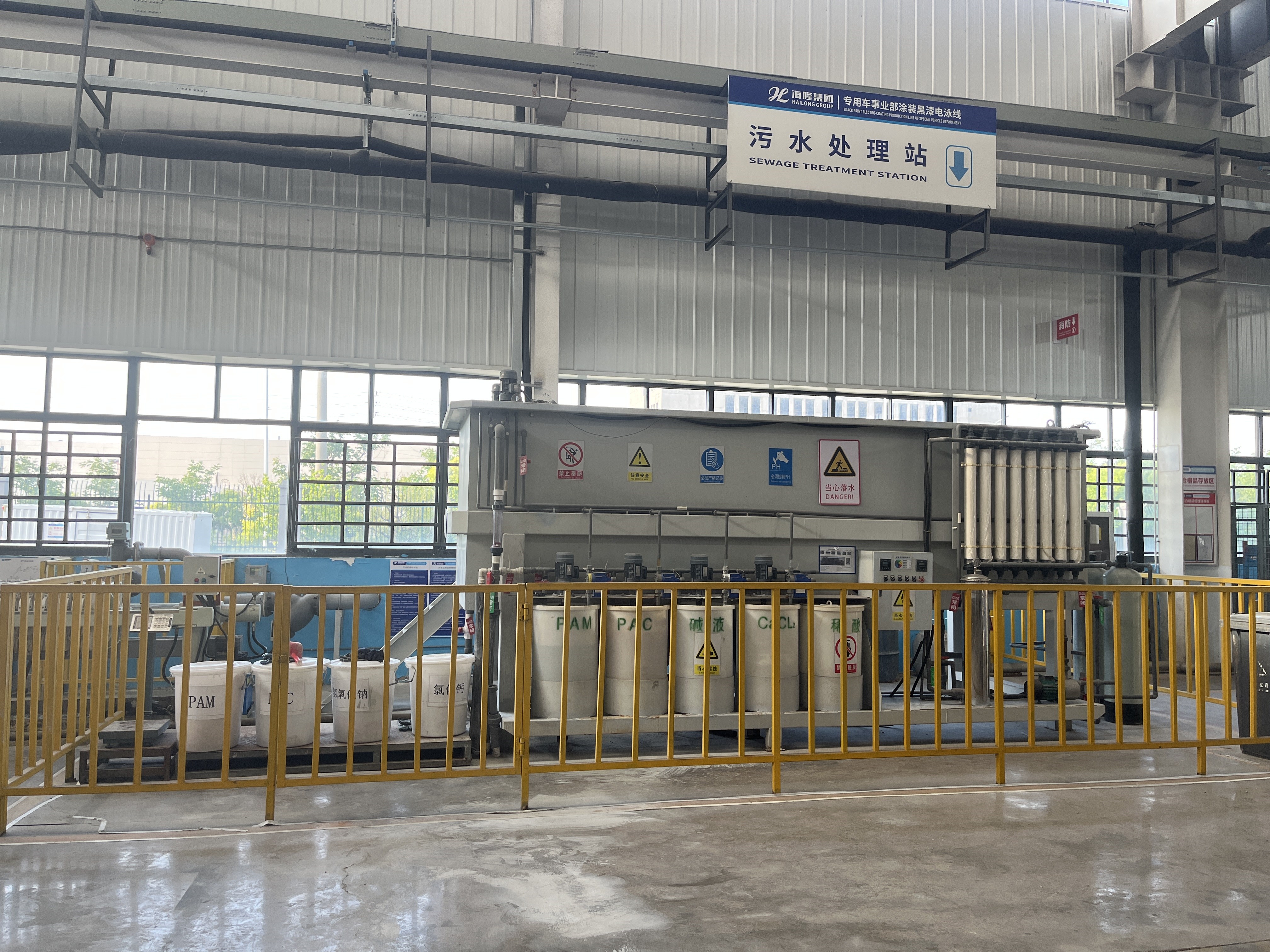 Automatic Running 220V Or 380V Operation Smokeless Animal Pet Shop Waste Slaughterhouse Hazardous Waste Incinerator Machine