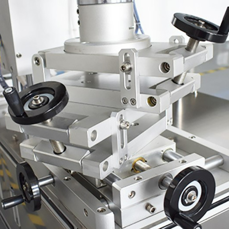 Electric Engine Driven Double Side Labeling Machine for Oval Detergent Cleaner Bottle