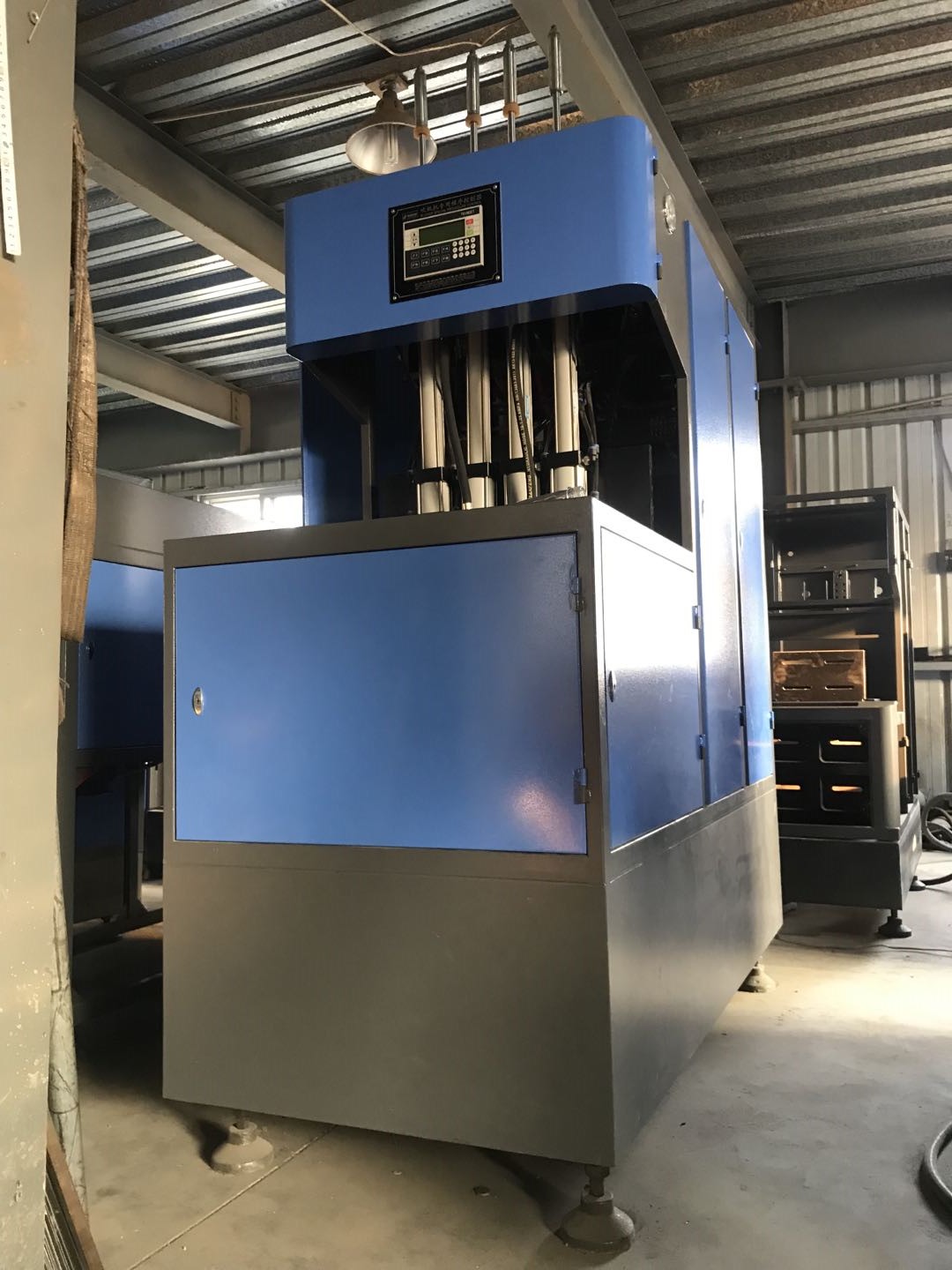 Top Level Durable PE Bottle Making Machine LGB-4-15 with 1960x1460x2550 mm Measurement
