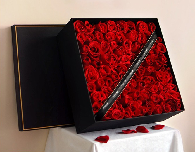 Surprise Your Loved Ones with Our Custom Coated Paper XXL Heart Shape Gift Boxes