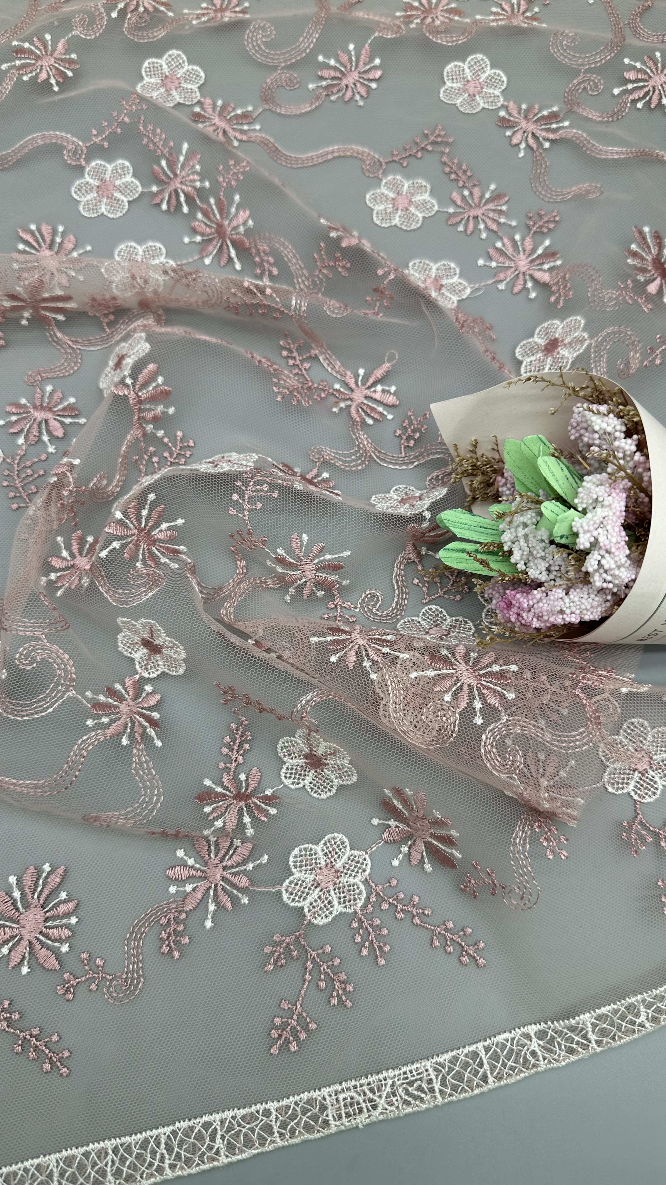 Embroidered Lace Fabric Mesh Ground Artistic Detailing for Sophisticated Custom-Made Evening Dresses