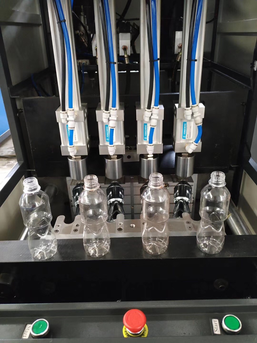 4 Cavity PET Bottle Blow Molding Machine Semi Automatic Blue 1000BPH