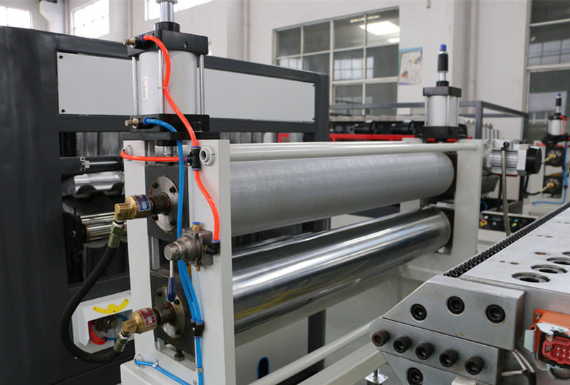 1000kg/Hr Plastic PVC WPC Glazed Roof Corrugated Roof Sheet Making Machine Line