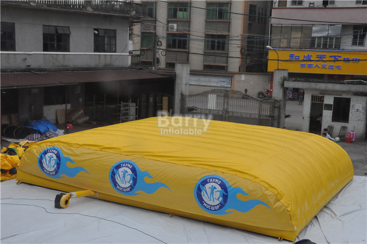Exciting Outdoor Inflatable Sports Games Inflatable Jump Air Bag For Skiing , Bike Jump Air Bag Stunt