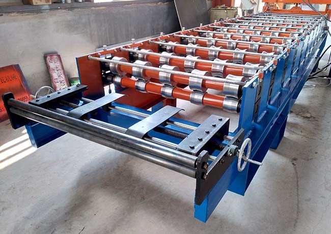 Prepainted Galvanised Iron Metal Roofing Sheet Making Machine Voltage 440V 3phase 60Hz