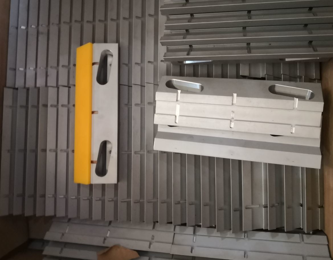 200mm Long Completed Holder Aluminium Extruded Profiles