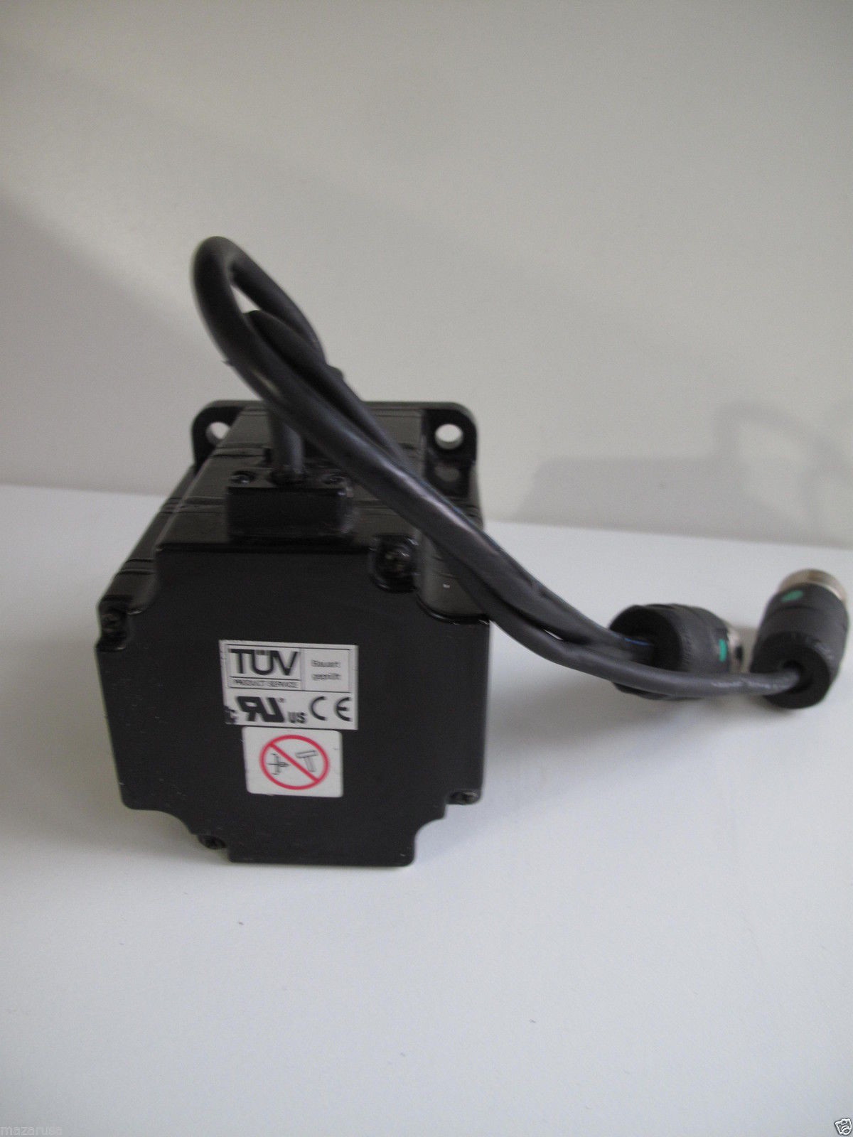 SGMPH-02A1E41D 0.2 KW 230 VAC,13-BIT INCREMENTAL,STRAIGHT KEY NO BRAKE NO OIL/DUST SEAL.NEW ORIGINAL.
