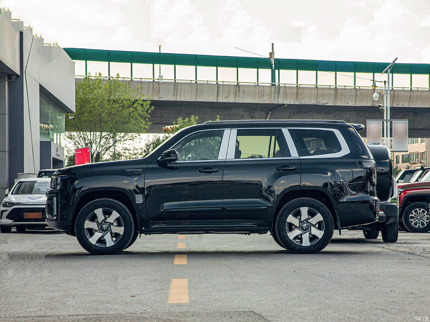 BJ60 New Large 4WD SUV With 48V Light Mixed System 1.5T Maximum 188 Horsepower Gas Car 7 Seats With Max Speed 180KM/H