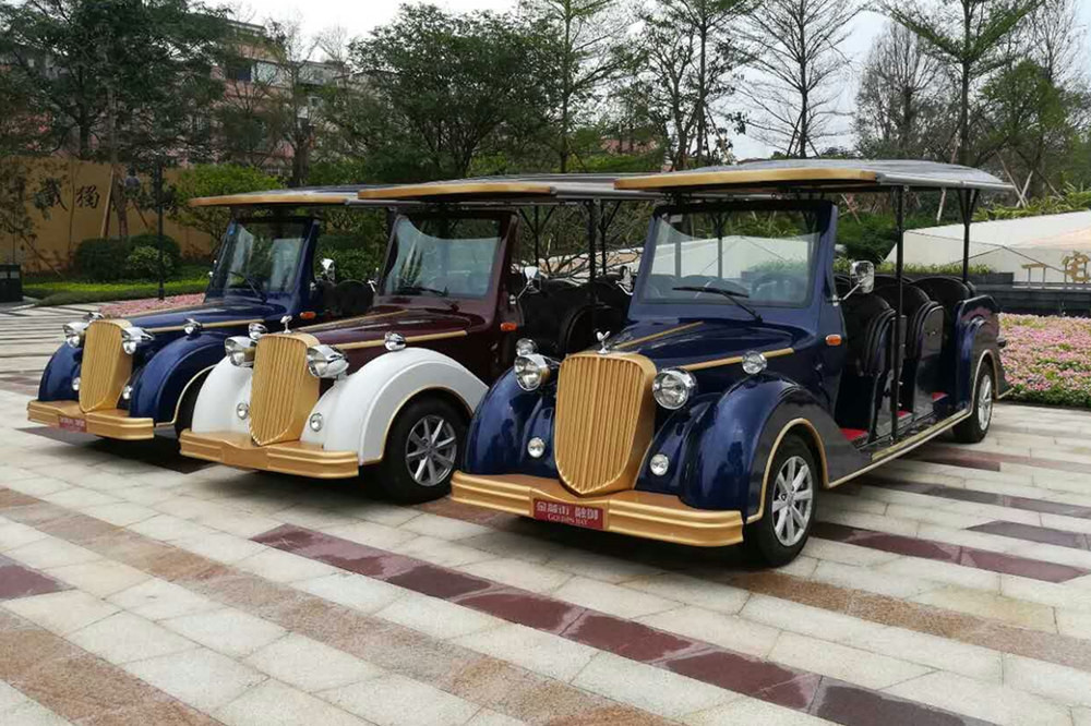 Retro Electric Sightseeing Bus With 11 Sofa Seats For Hotels / Resorts / Party