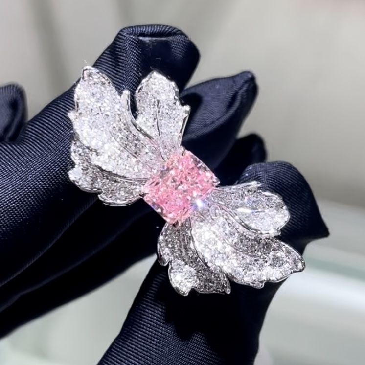 18k Radiant Shape Bowknot Design Ring Lab Grown Pink Diamond Ring Luxury Design For Party For Banquet