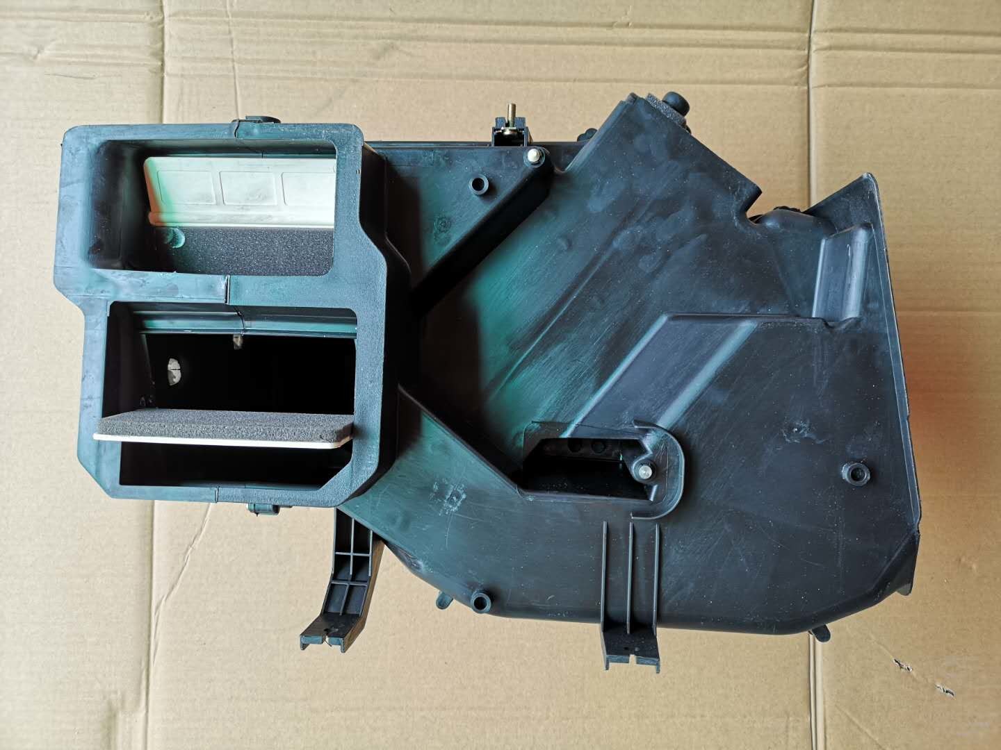 1835111374 ISUZU Spare Parts Heater For FVR CYZ EXR With Heater Core Plastics Shell Air Pass Through