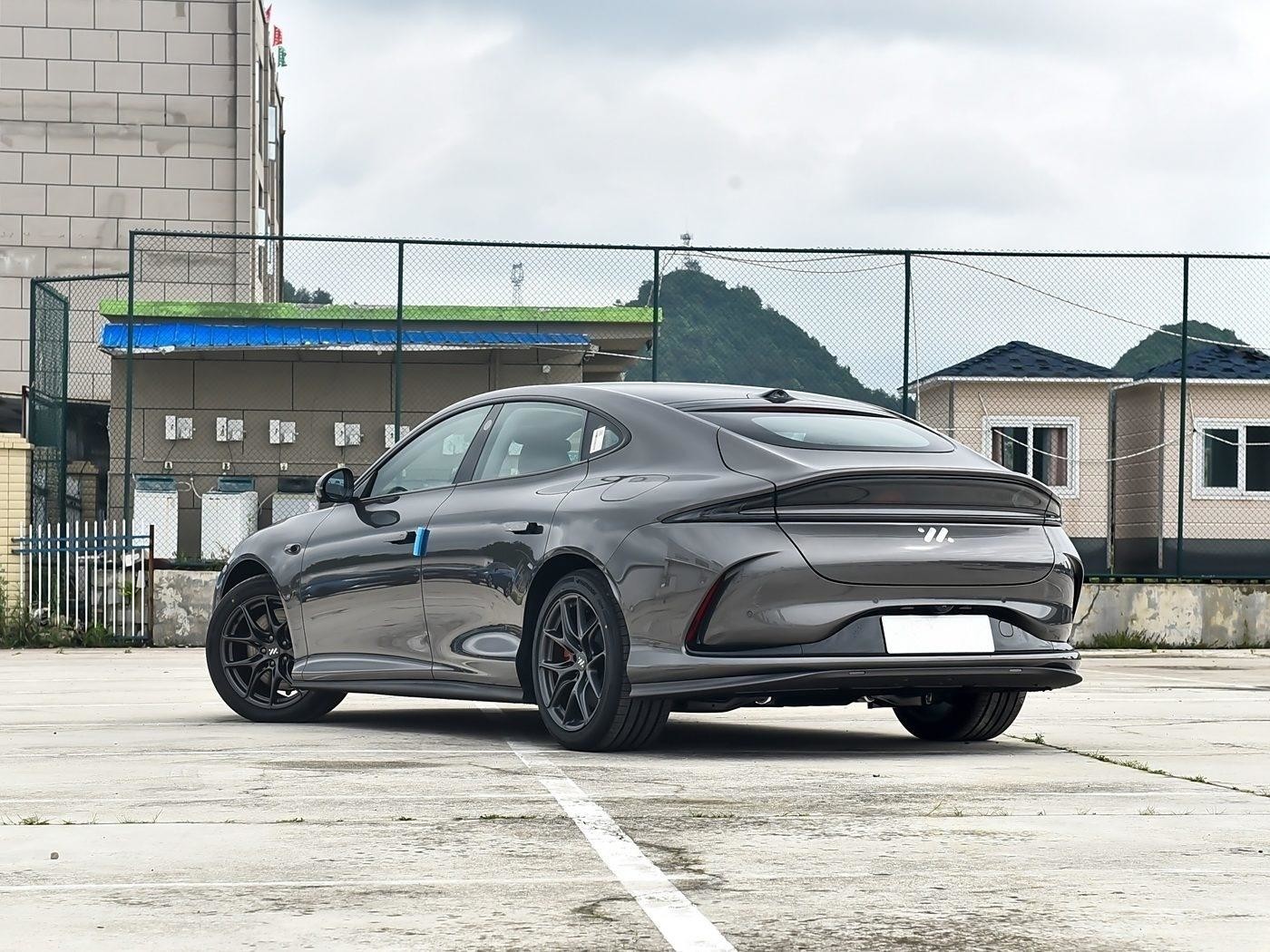 IM L6 Electric Car High Power 4WD Sports Car Max Super Performance 100kwh 75KWH 133KWH