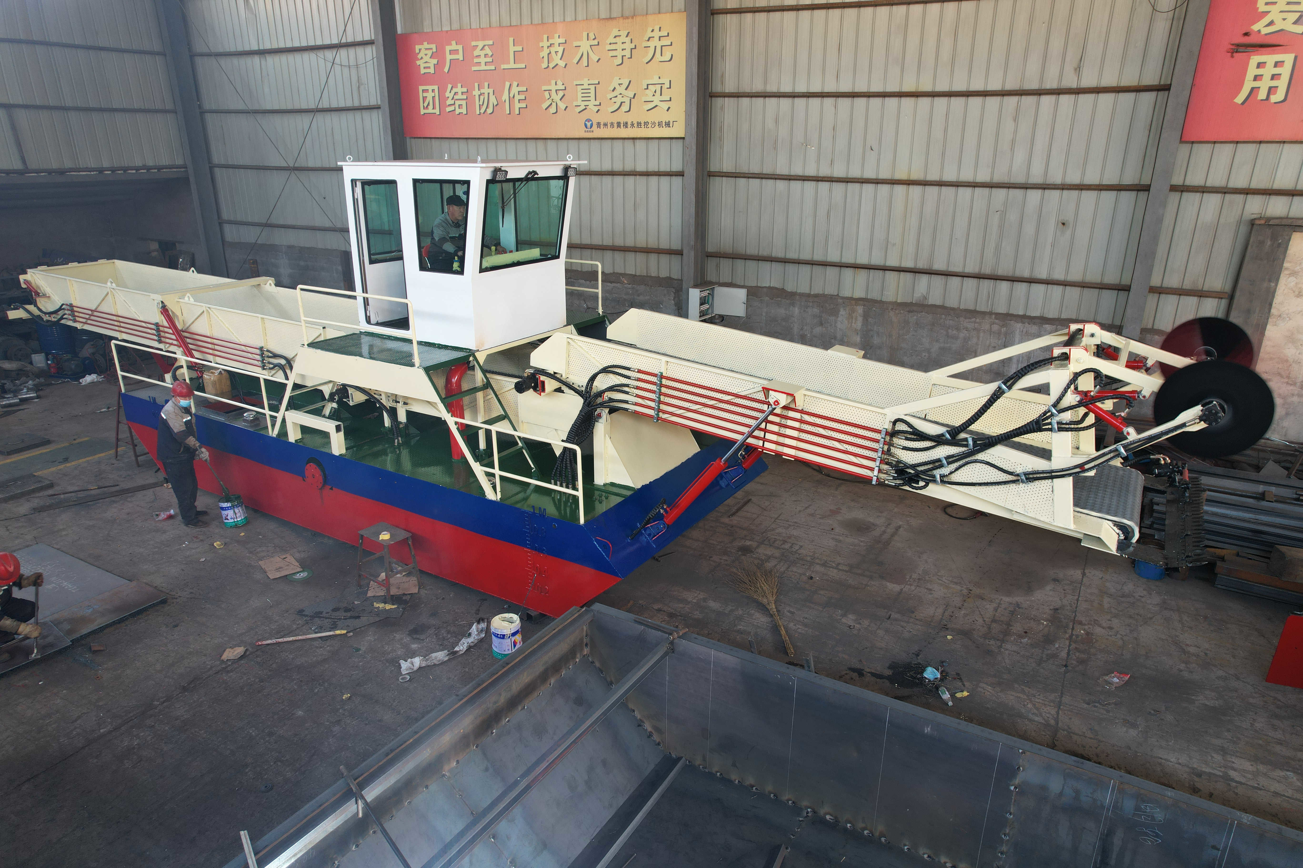 Diesel Aquatic Plant Harvester For Enhanced Enteromorpha Harvesting Efficiency Mowing Deth 0-1.5 M