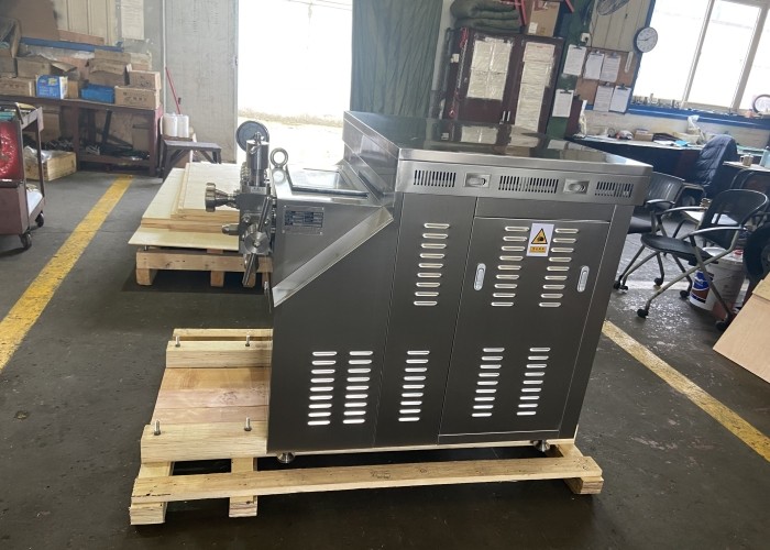 High Pressure Homogenizer 1000kg CIP For Lubricating Oil L-HM100 OR Mobil SHC627 ISOVG100