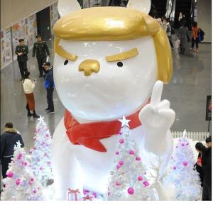 Wholesale cartoon Donald trump statue dog image statue in door gate exhibition fiberglass statue from china suppliers