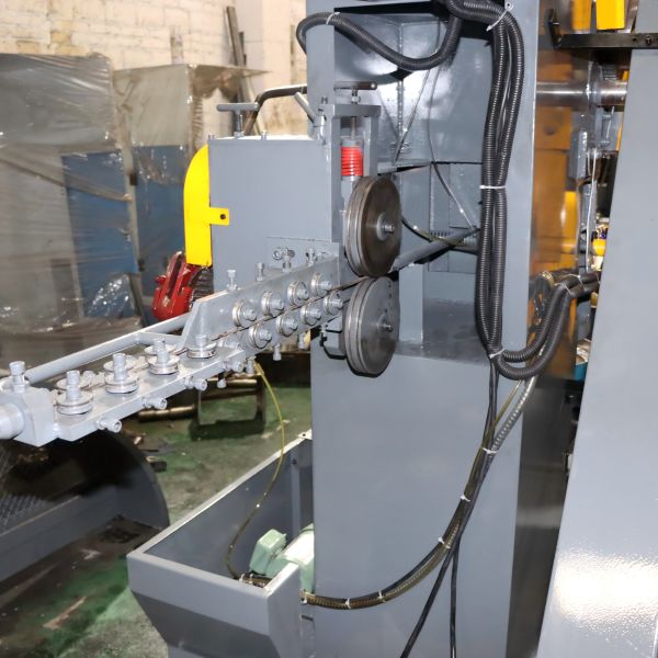 Space Saving U Bolt Forming Machine Fully Automated High Efficiency HELING Machinery