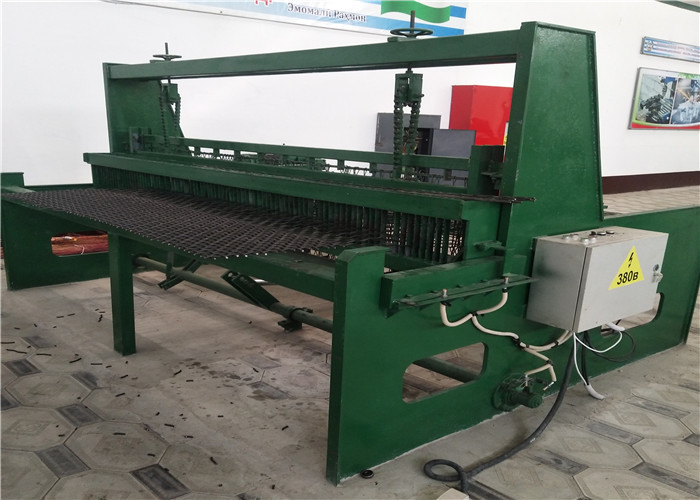 1.5Kw 380V 50hZ Crimped Wire Mesh Machine Hole Size 1mm-2.5mm Easy Operation