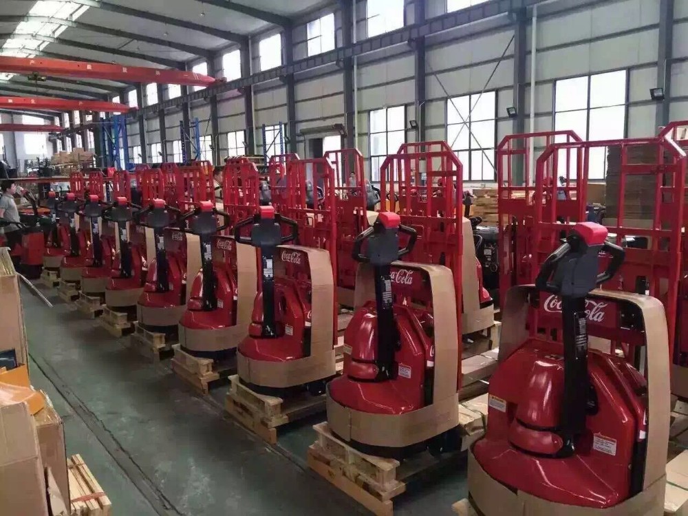 Electric Stacker 1500kg 2000kg Heavy Duty Type Electric Drive and 550/685mm Fork Width