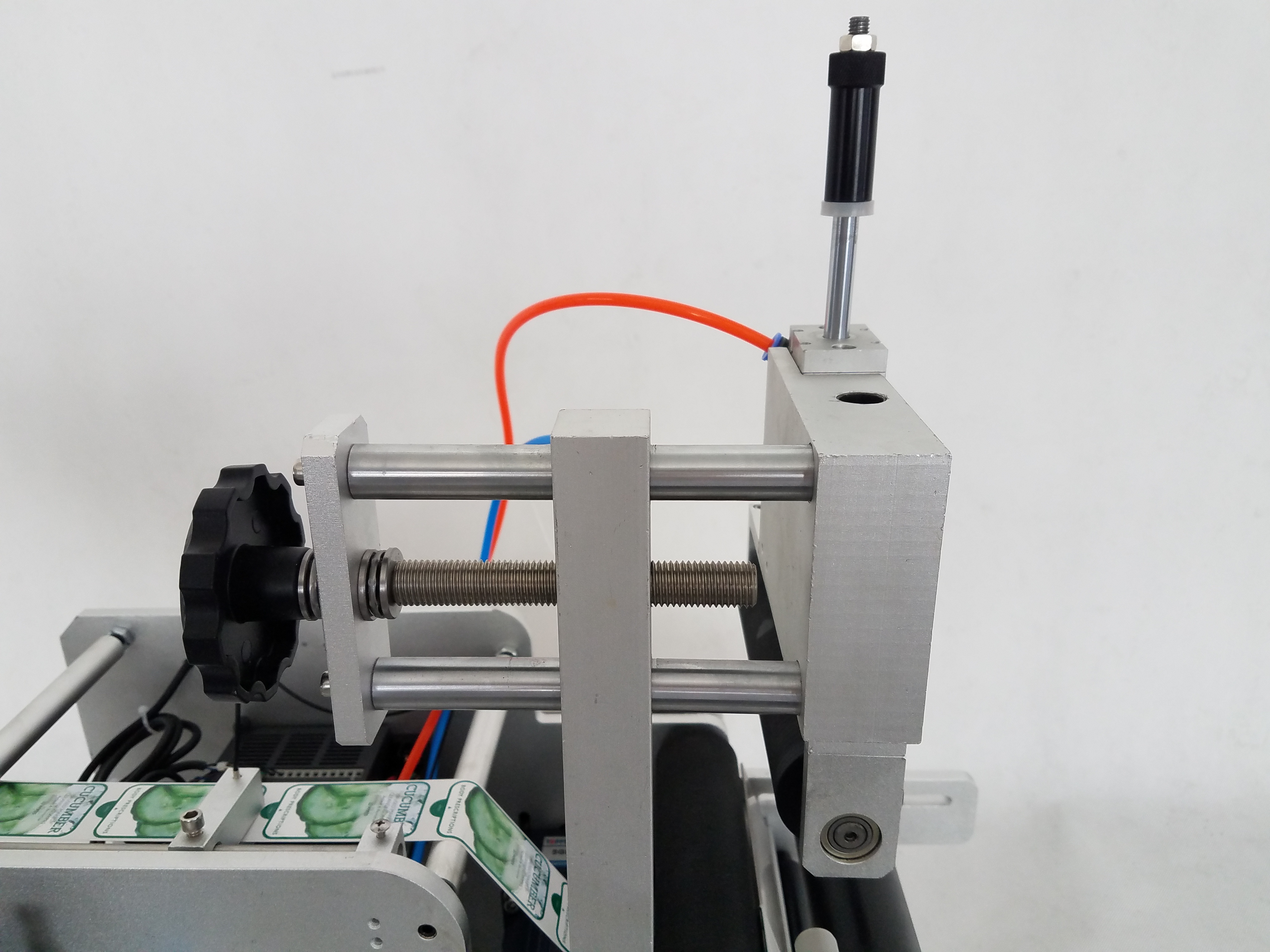 Desktop Adhesive Sticker Semi Automatic Bottle Label Applicator Pneumatic Type