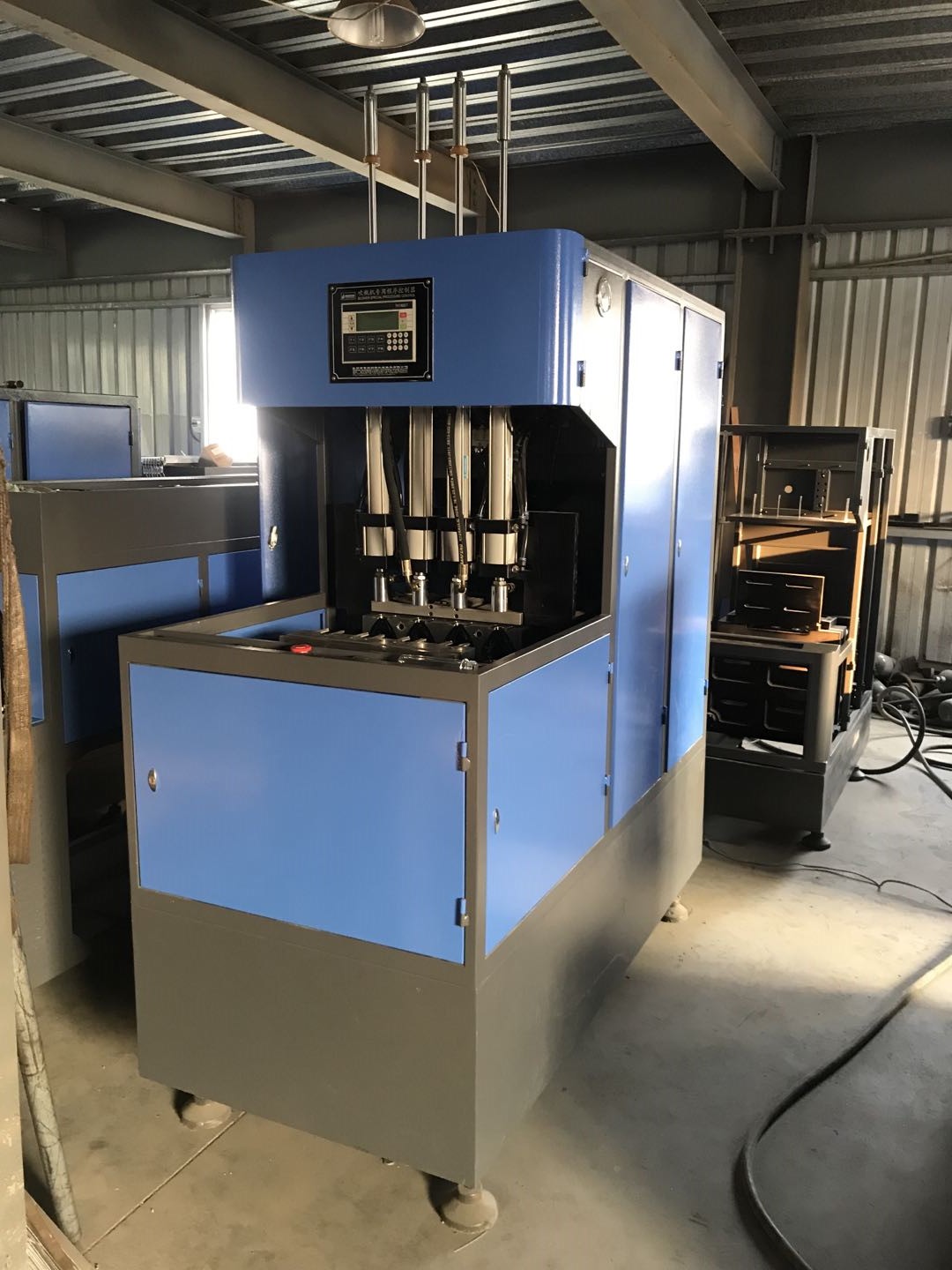Top Level Durable PE Bottle Making Machine LGB-4-15 with 1960x1460x2550 mm Measurement
