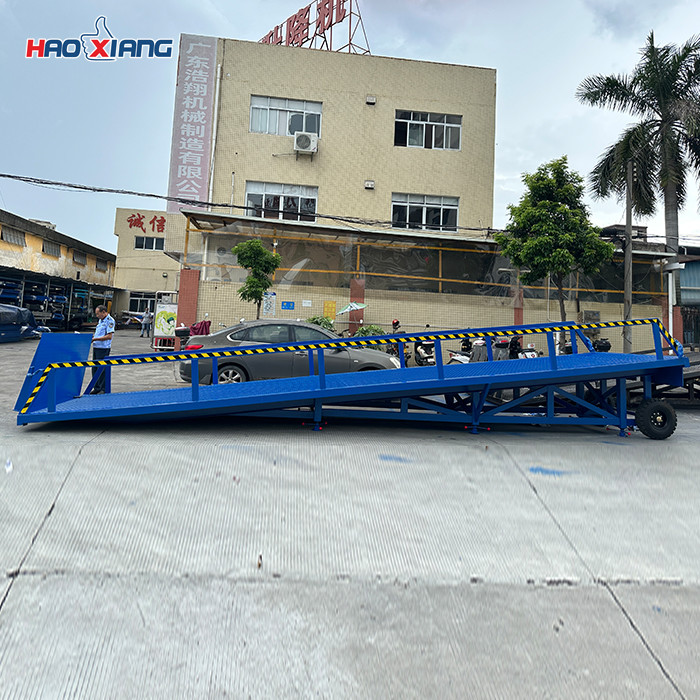 10 Meters Custom Moveable Loading Dock 10 Tons Fixed Height Mobile Forklift Ramp