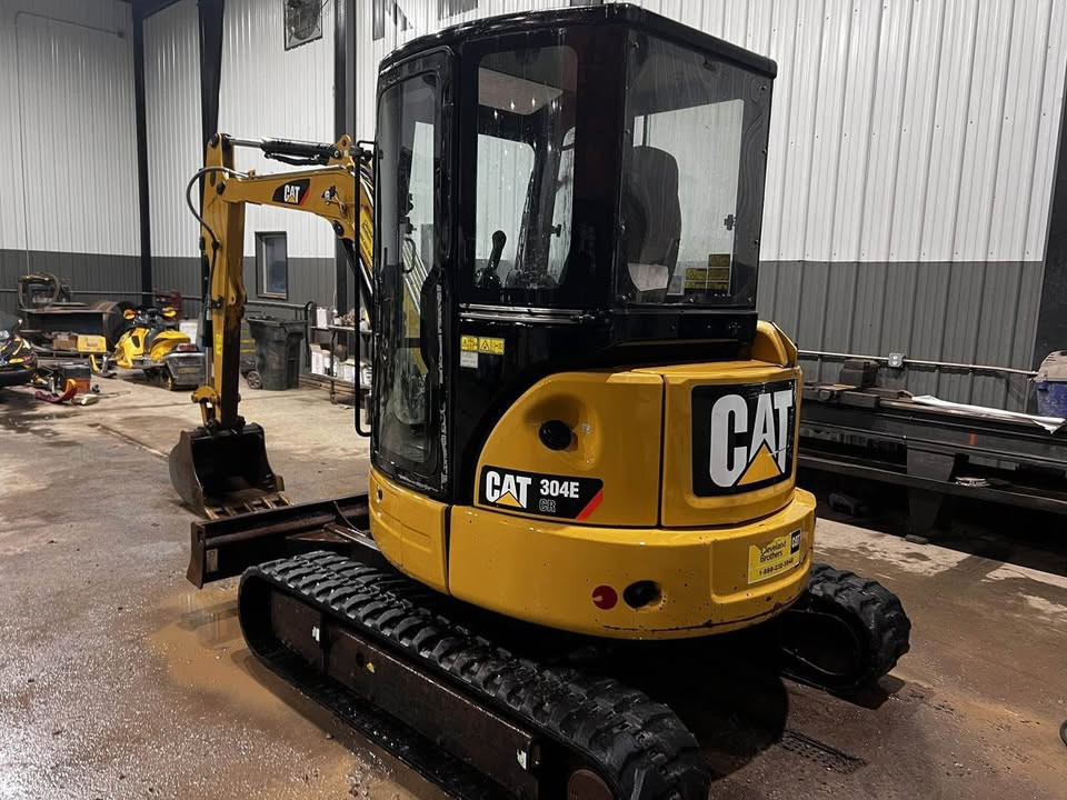 32.7kw Power Used Cat 304 Excavators 4 Ton Second Hand Mini Digger With 0.22m3 Capacity